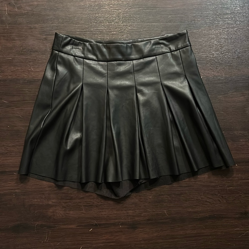 Black leather pleated skirt